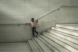 20 Points - Girl on the Steps-Elizabeth Restall ARPS