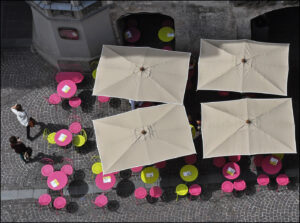 18 Points -Street cafe Innsbruck web-Brian Wetton