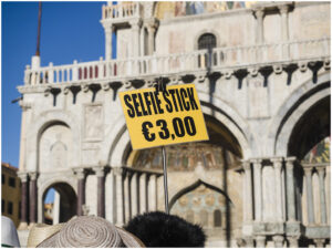D2 - 14 Points - What tourists come to Venice to see